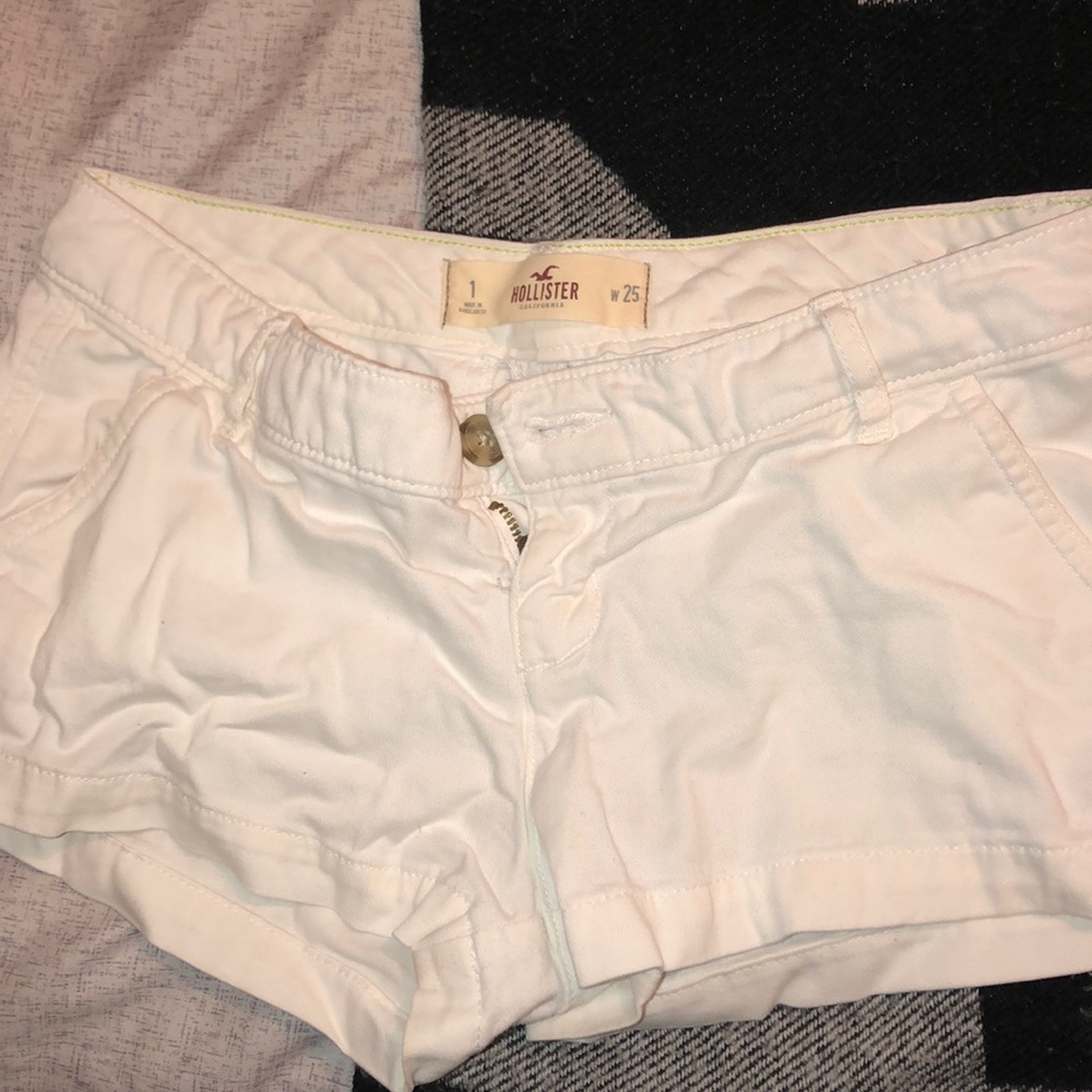 White Hollister shorts